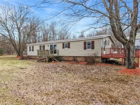 75 Ridge Rd, Granby, NY 13126
