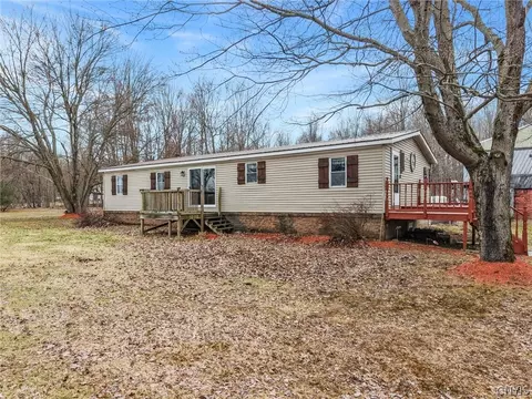 75 Ridge Rd, Granby, NY 13126