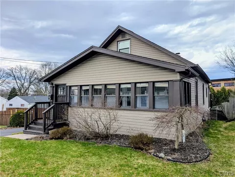 116 Berwick Rd N, Salina, NY 13208
