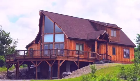 4000 Bishop Hill Rd, Marcellus, NY 13108