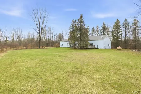 271 Barnard Rd, Schroeppel, NY 13135