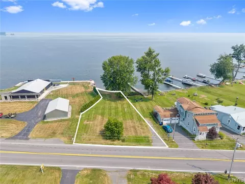 7131 Lakeshore Rd, Cicero, NY 13039