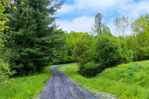 58 Cascade Dr, New Hartford, NY 13413