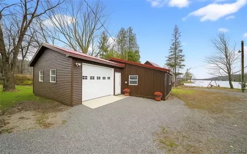23 S Lake Rd, Deruyter, NY 13052