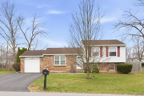 7352 Tomwood Dr, Salina, NY 13090