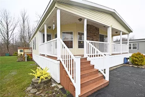 127 Royal Meadow Dr, Kirkland, NY 13323