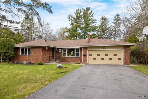 228 Ridgecrest Rd, Syracuse, NY 13214