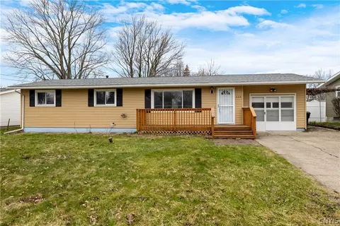 113 Grandy Dr, Salina, NY 13088