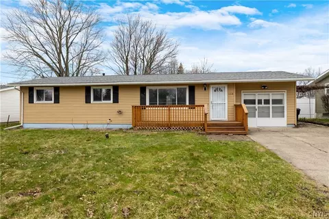 113 Grandy Dr, Salina, NY 13088