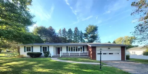 6 Indian Mound Dr, Whitestown, NY 13492