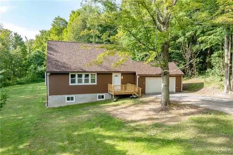 141 Engles Rd, Oswego, NY 13126