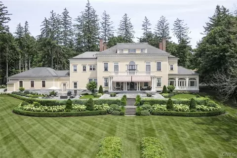71 Forman St, Cazenovia, NY 13035