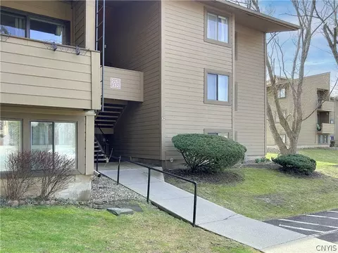 228 Watertree Dr, East Syracuse, NY 13057