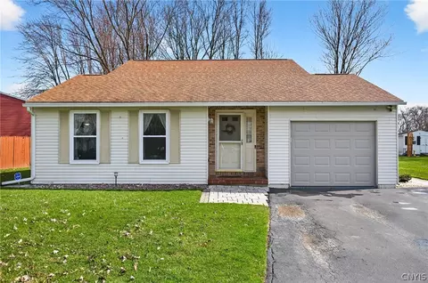 7820 Running Brook Ln, Cicero, NY 13039