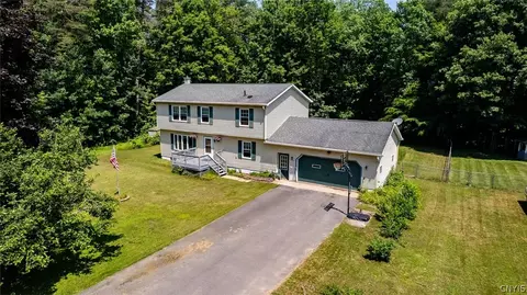 9 Matts Dr, Annsville, NY 13471