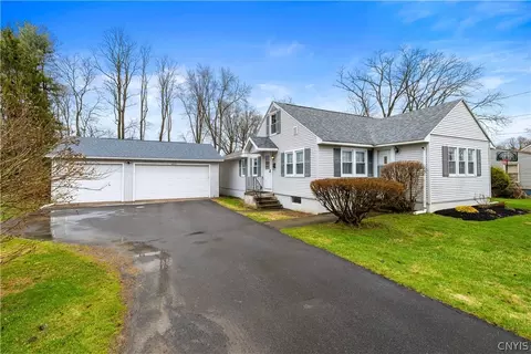 65 Sherrill Ln, New Hartford, NY 13413
