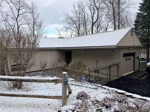 8 The Hills Dr, Utica, NY 13501
