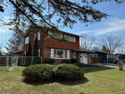 128 Washburn Dr, East Syracuse, NY 13057