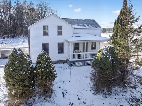 1 Mulrooney Dr, Mallory, NY 13103