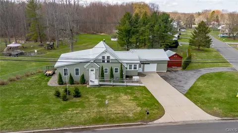976 W First St S, Fulton, NY 13069