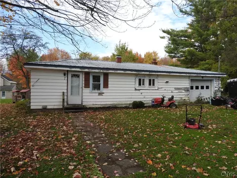 7 Clemons Dr, Volney, NY 13069