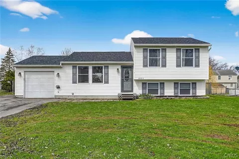8485 Chinkapin Cir, Cicero, NY 13039