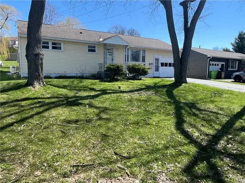 123 Plaxdale Rd, Salina, NY 13088