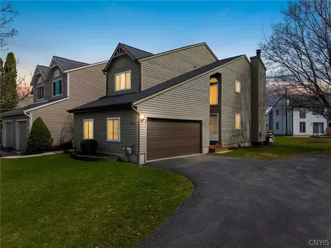 8243 Honeysuckle Dr, Liverpool, NY 13090