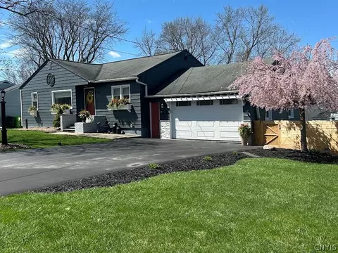 100 Plaxdale Rd, Salina, NY 13088