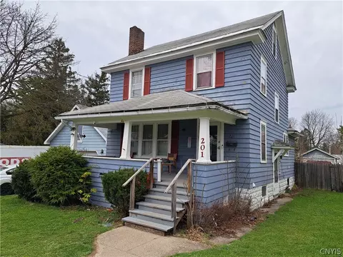203 E Cheltenham Rd, Syracuse, NY 13205