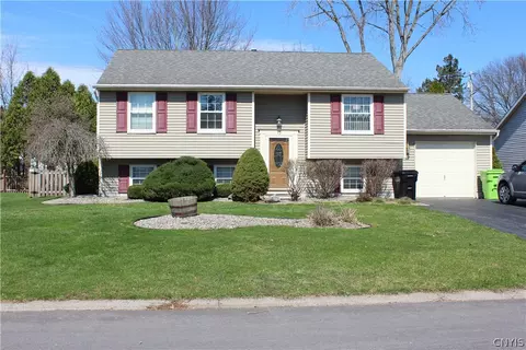 15 Inglesid Ln, Salina, NY 13090