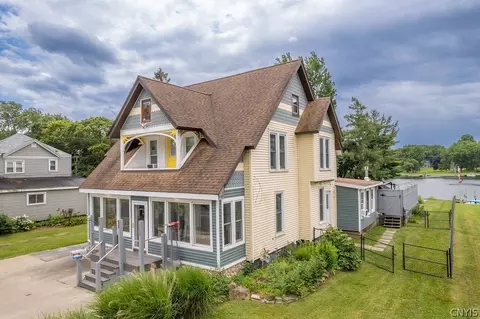 21 State St, Schroeppel, NY 13135