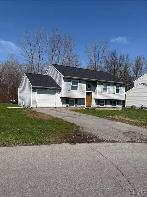 8407 Shoveler Ln, Liverpool, NY 13090
