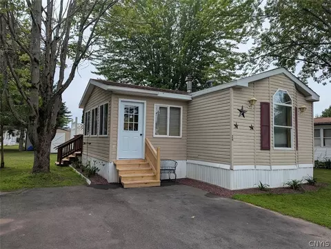 26 Driftwood Ln, Vienna, NY 13157