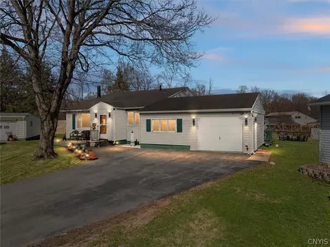 4 Theresa Ct, Utica, NY 13502