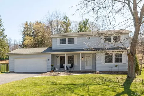 4579 Red Fox Dr, Manlius, NY 13104