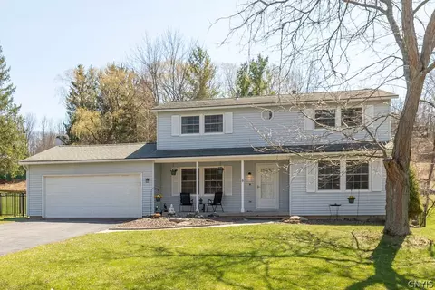 4579 Red Fox Dr, Manlius, NY 13104