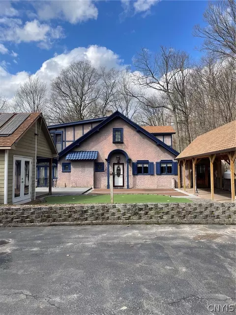 321 Rockwell Rd, Onondaga, NY 13120