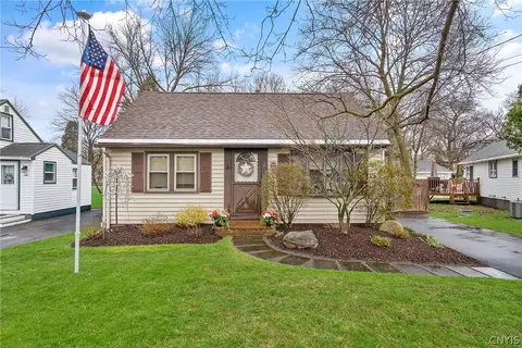 204 Stonefield Rd, Onondaga, NY 13205