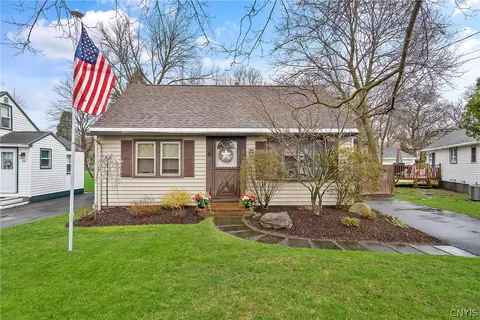 204 Stonefield Rd, Onondaga, NY 13205