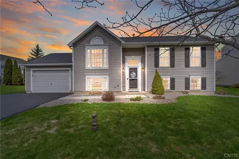 5015 Dongara Ln, Clay, NY 13041