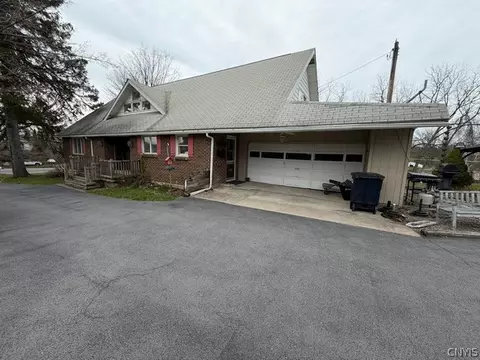 7084 N Street Rd, Sennett, NY 13021