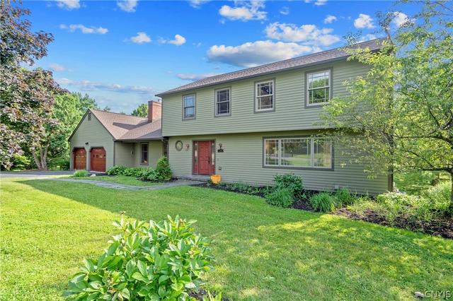 8294 Prestwick Dr, Manlius, NY 13104