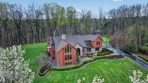 7979 Oak Brook Cir, Pittsford, NY 14534