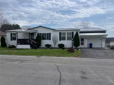 8 Majestic Ln, New Hartford, NY 13413