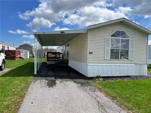 352 Matthew Dr, New Hartford, NY 13313