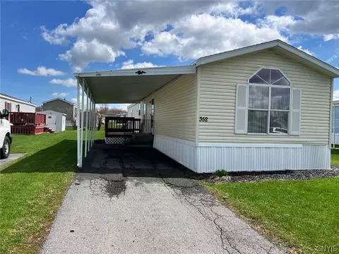 352 Matthew Dr, New Hartford, NY 13313