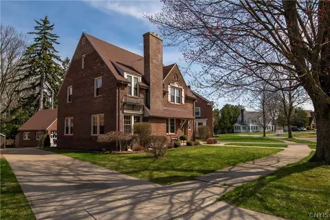 2212 Douglas Cres, Utica, NY 13501