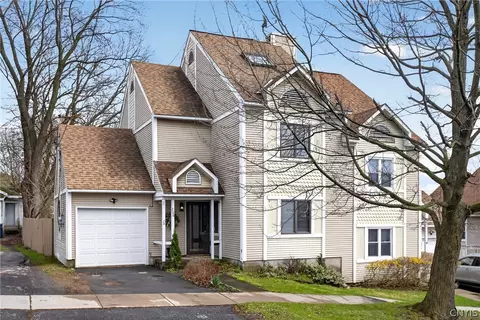 208 Oak St, Syracuse, NY 13203