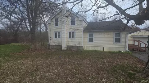 7821 Bull St, Bridgeport, NY 13030